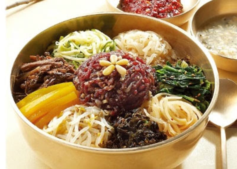 비빔밥은 어떻게 세계인의 입맛을 사로잡았을까? 그 비결을 파헤칩니다