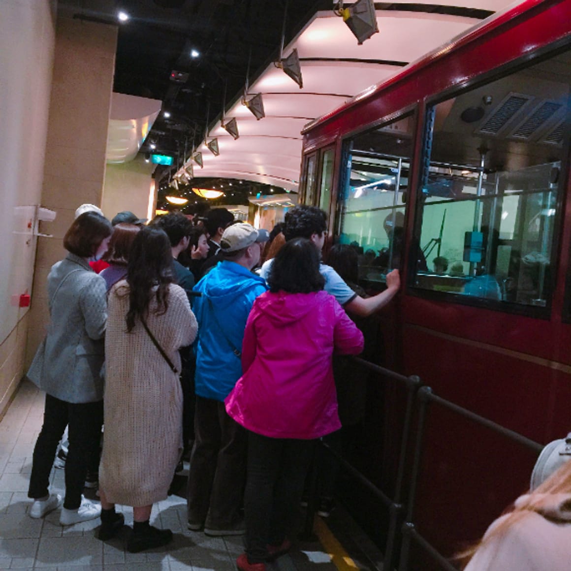 [Viagem a Hong Kong] Como subir ao Victoria Peak sem filas! Reserve com um grupo de turismo😉