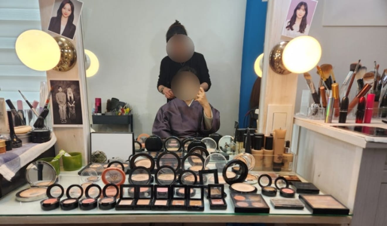 Bizim Mahalle Fotoğrafçısı Hongdae Kimlik Fotoğrafı Saç ve Makyaj Dahil