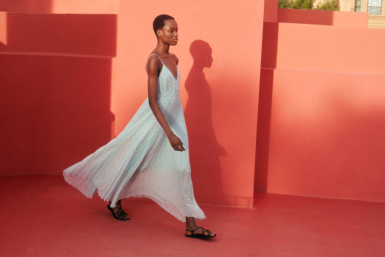 [Imagen 1] El nuevo futuro del LifeWear femenino con la diseñadora británica de moda Claire Waight Keller, UNIQLO:C collection