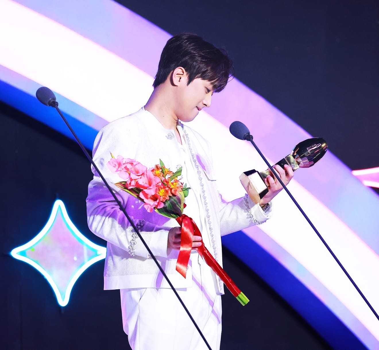 Lee Chan-won... 5 nagród na 2024 KGMA (Korea Grand Music Awards)