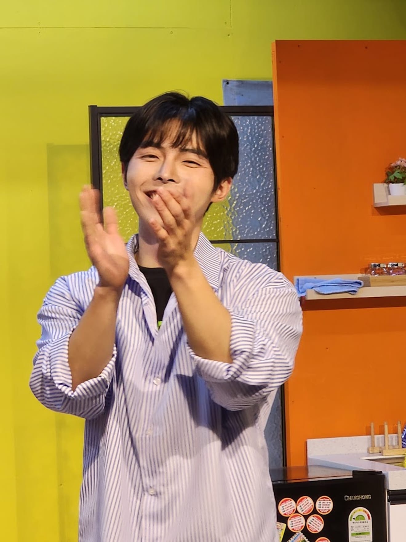 [Play Review] 'Falling in Love: D100', a Romantic Comedy in Daehakro Perfect for Couples' Dates