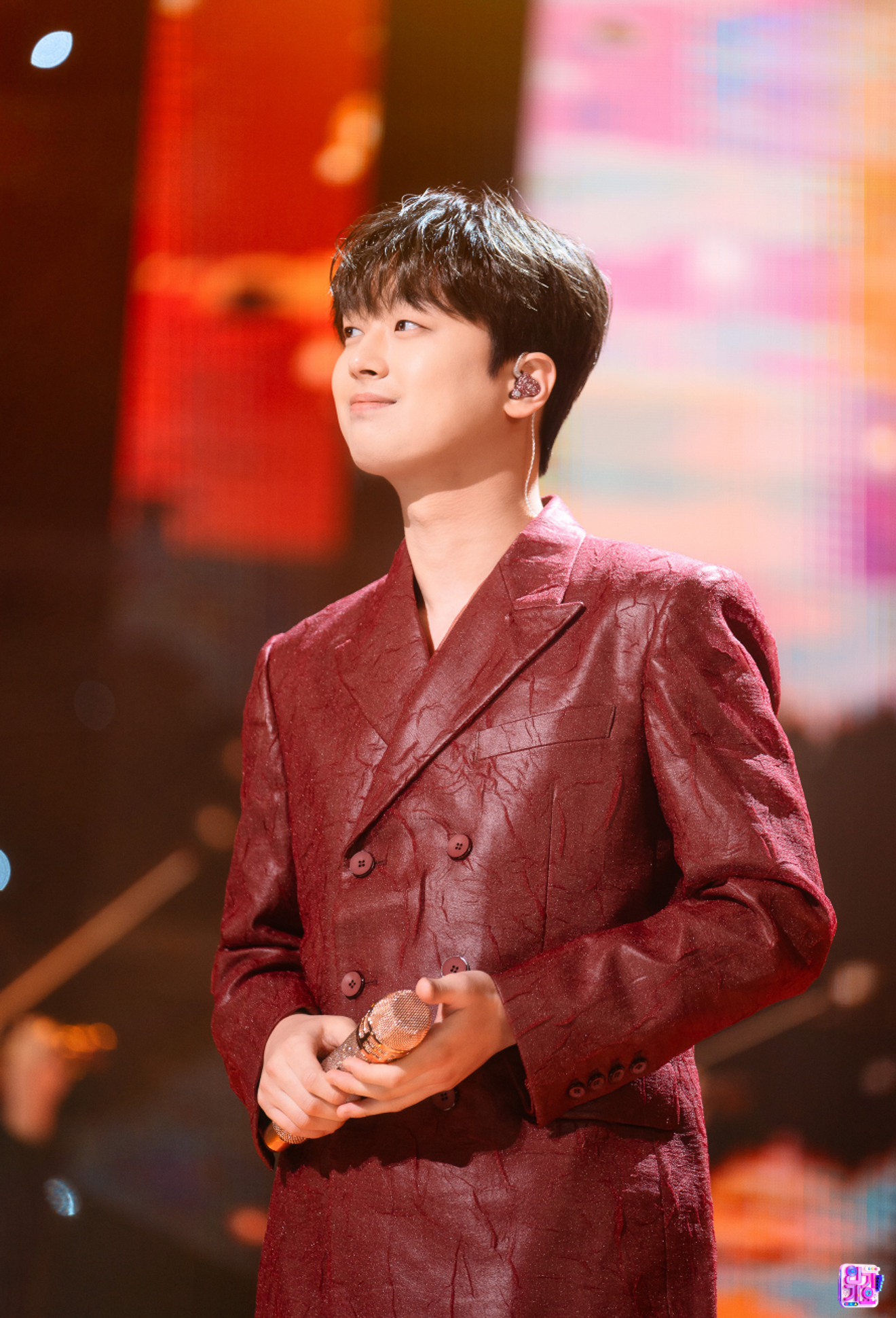 Cantante Lee Chan-won in azione: apparizione a SBS Inkigayo