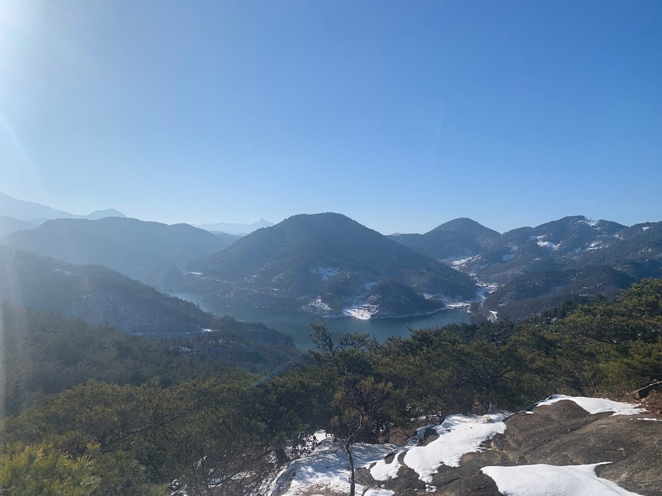 [Ulusal Park Pul Turu] 10. 월악산 (Walaksan) Yeni Başlayanlar İçin Kar Çiçeği Dağcılık Rotası Oksunbong'un Chungju Gölü Manzarası