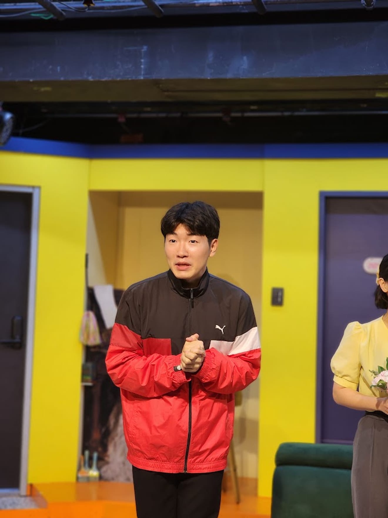 [Play Review] 'Falling in Love: D100', a Romantic Comedy in Daehakro Perfect for Couples' Dates