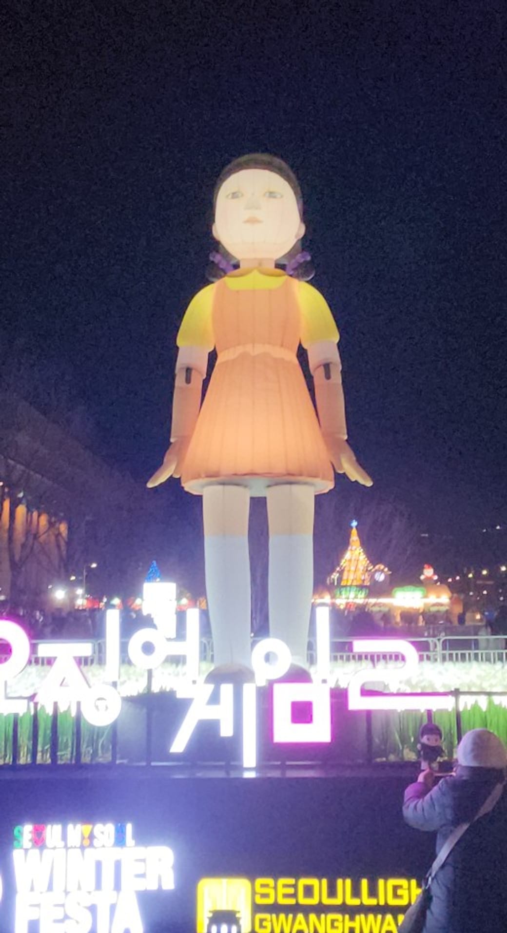 Robot géant Yeong-hee de Squid Game 2 sur la place Gwanghwamun