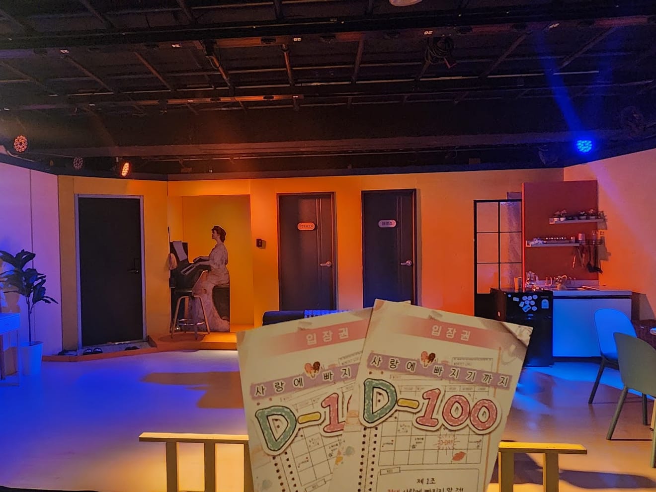 [Play Review] 'Falling in Love: D100', a Romantic Comedy in Daehakro Perfect for Couples' Dates