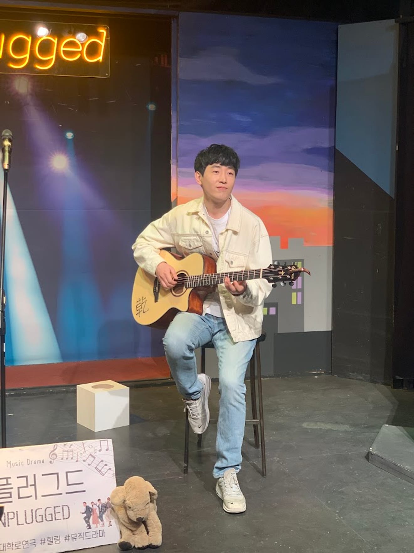 [Tiyatro İncelemesi] Sevgililerin Buluşma Noktası Önerisi: Üniversite Caddesi Tiyatrosu Unplugged