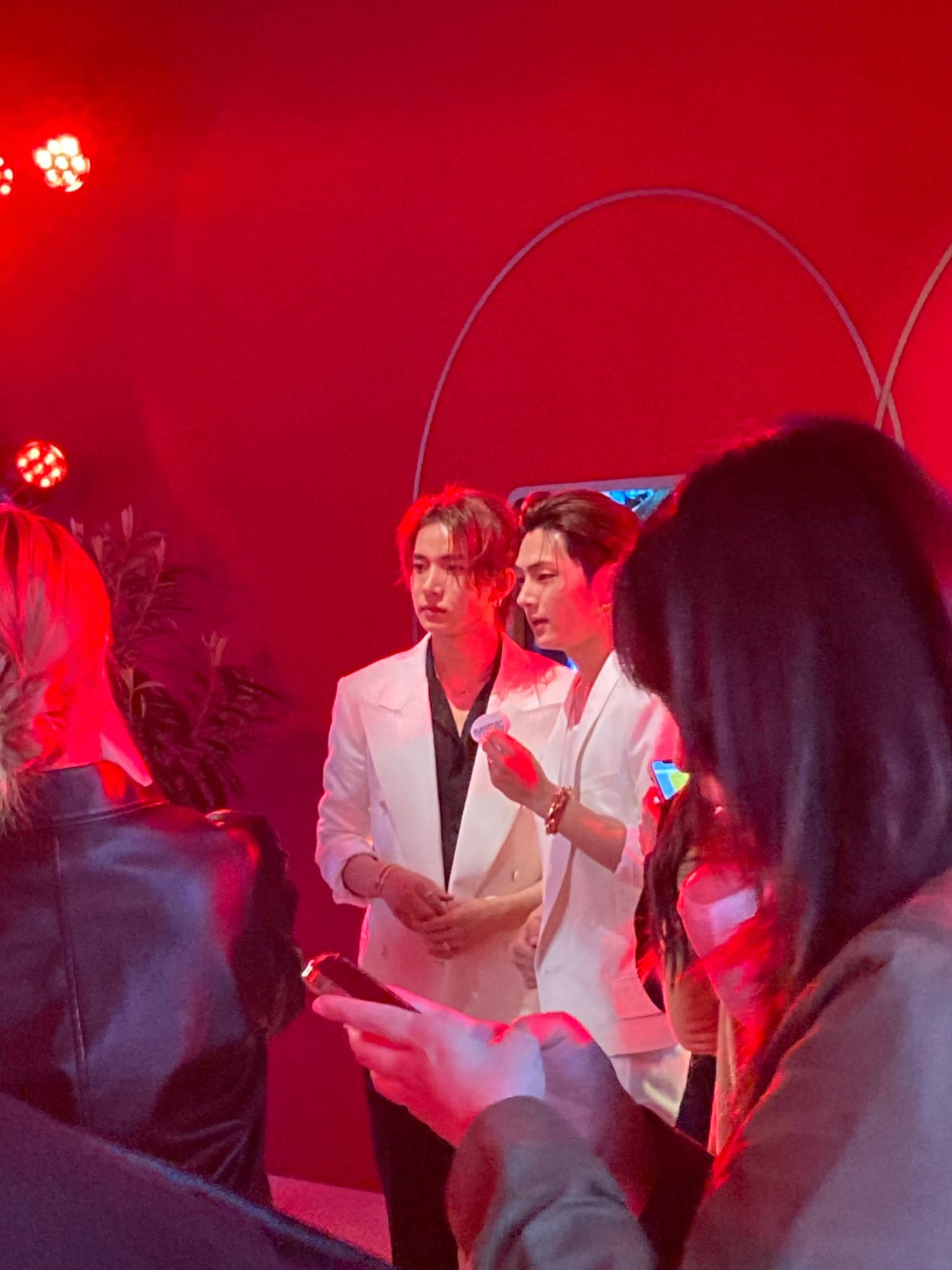 Pomellato Pom Pom Dot Koleksiyonu Etkinliği K-POP İdolü Enhypen Heeseung, Jay, f(X) Krystal, Oyuncu Choi Ji Woo ve Lee Bo Young'dan Gelen İncelemeler