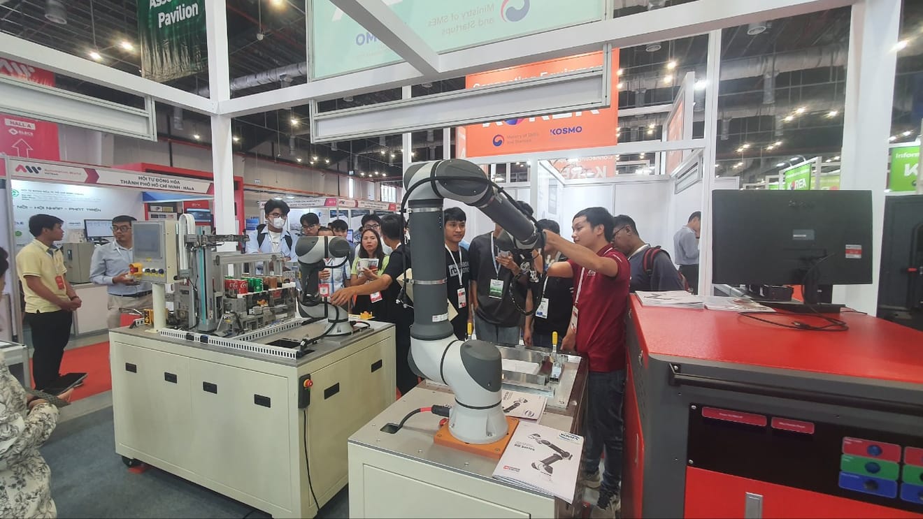 AW VIETNAM 2024: Persiapan dan Hari Pertama Partisipasi dalam Pameran Industri Otomatisasi Pabrik Cerdas Vietnam 2024