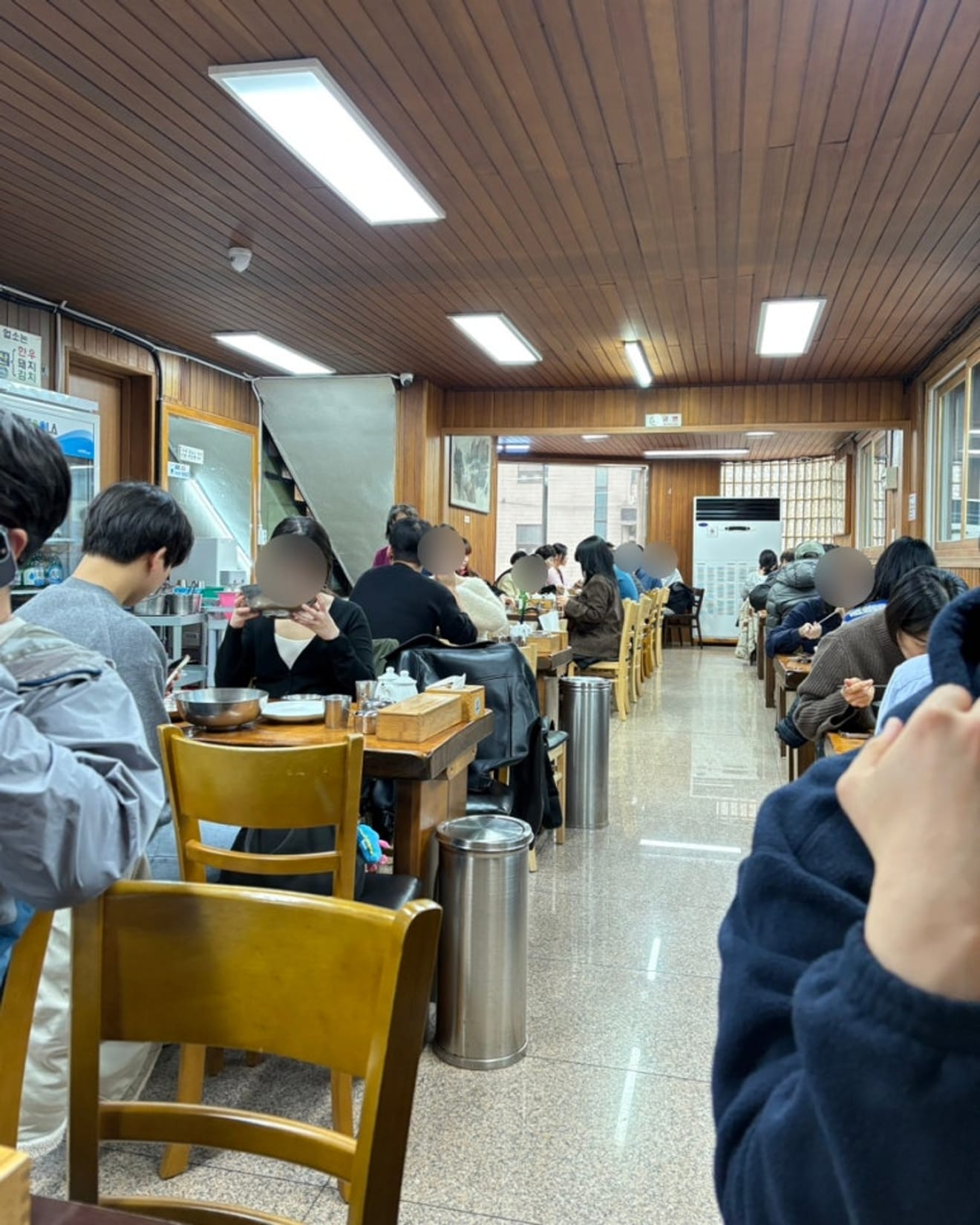 Reseña de la visita a PilDong Myuk (Noodle de Pyongyang) en Seúl, restaurante Michelin, un sábado