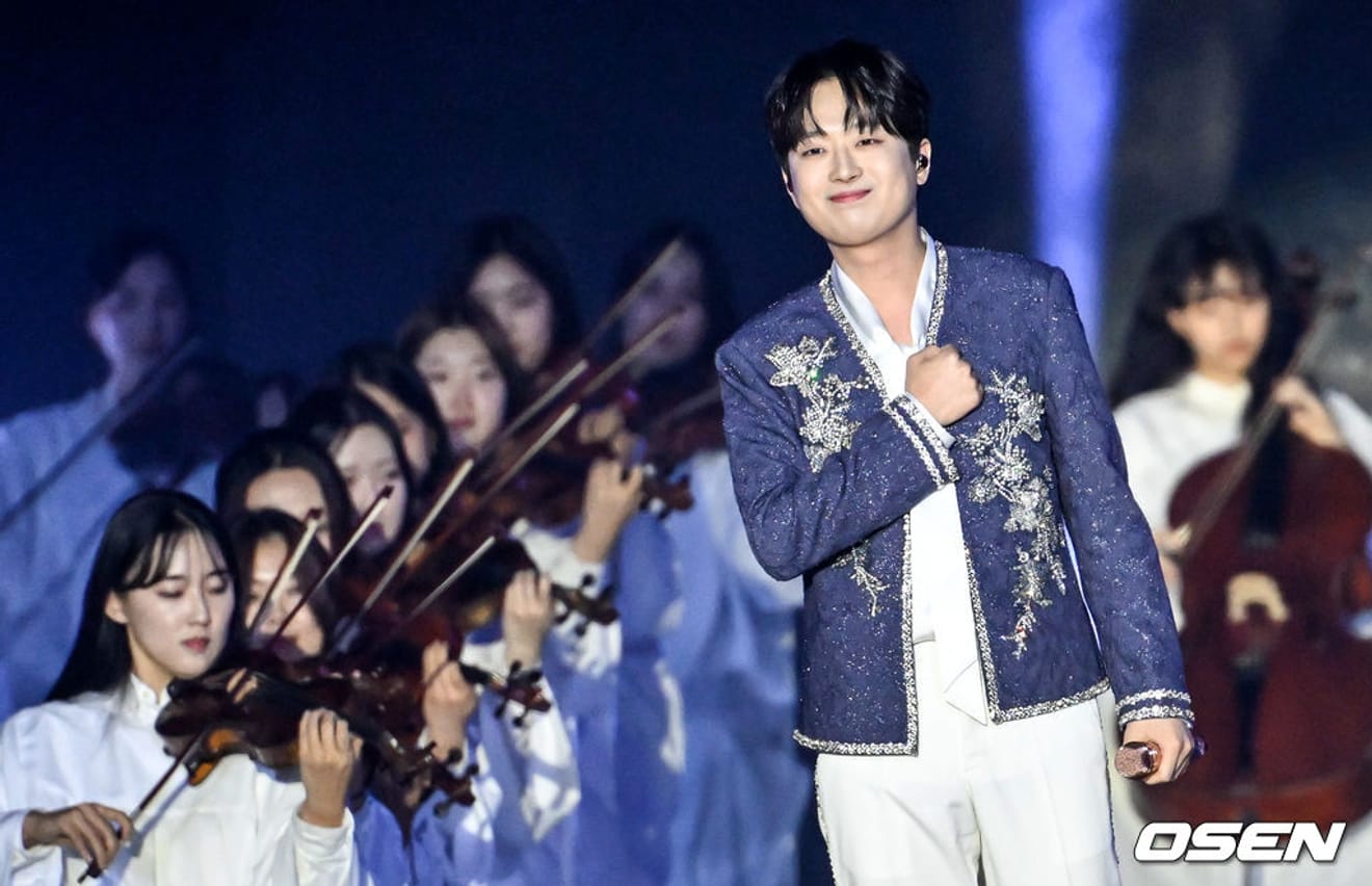 Cantante Lee Chan-won 1° album ufficiale "ONE" brano principale "Phongdeung"