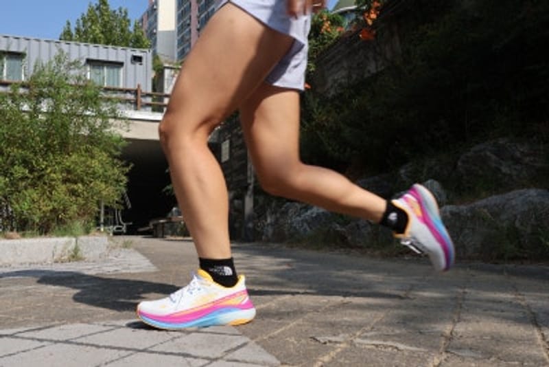 舒適跑步的最佳選擇：Skechers Max Cushioning Propulsion 慢跑鞋推薦