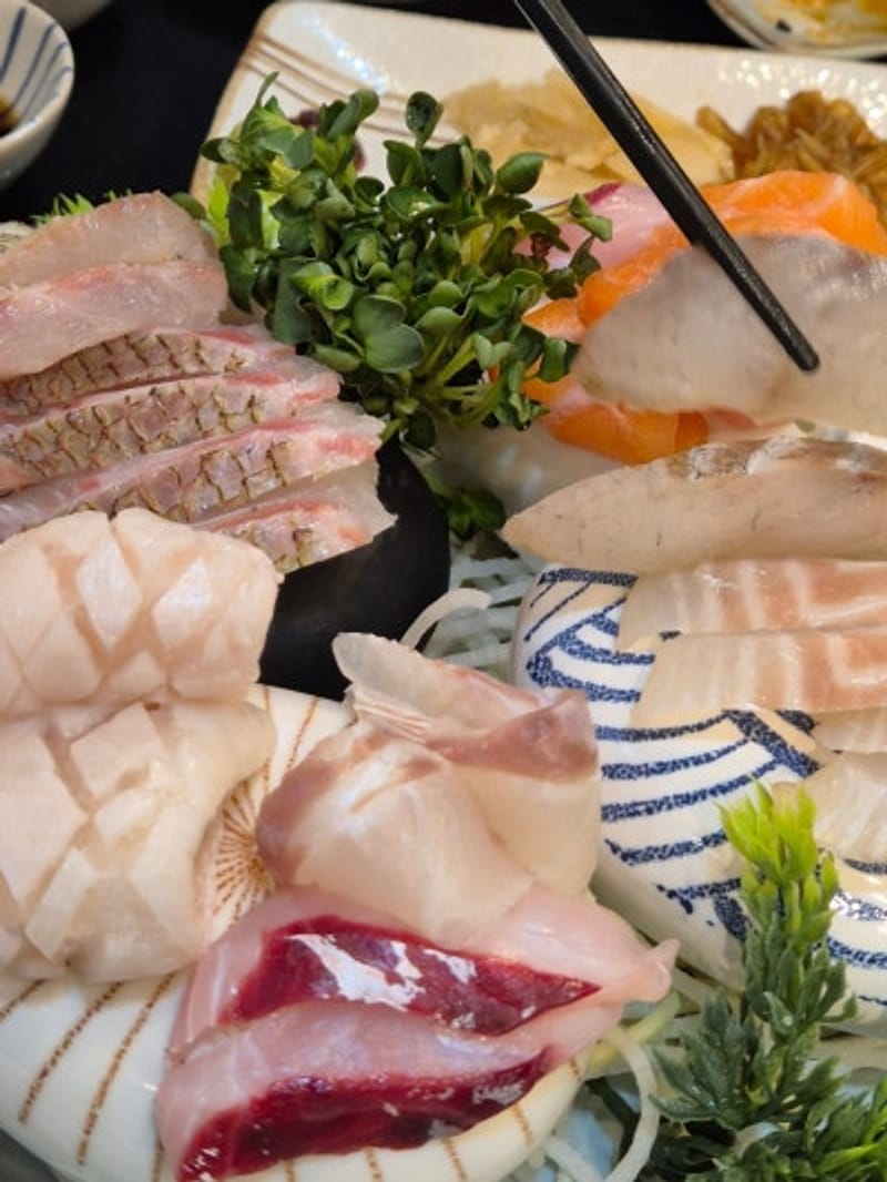 新림站居酒屋我們的壽司：新鮮美味的熟成魚生和壽司