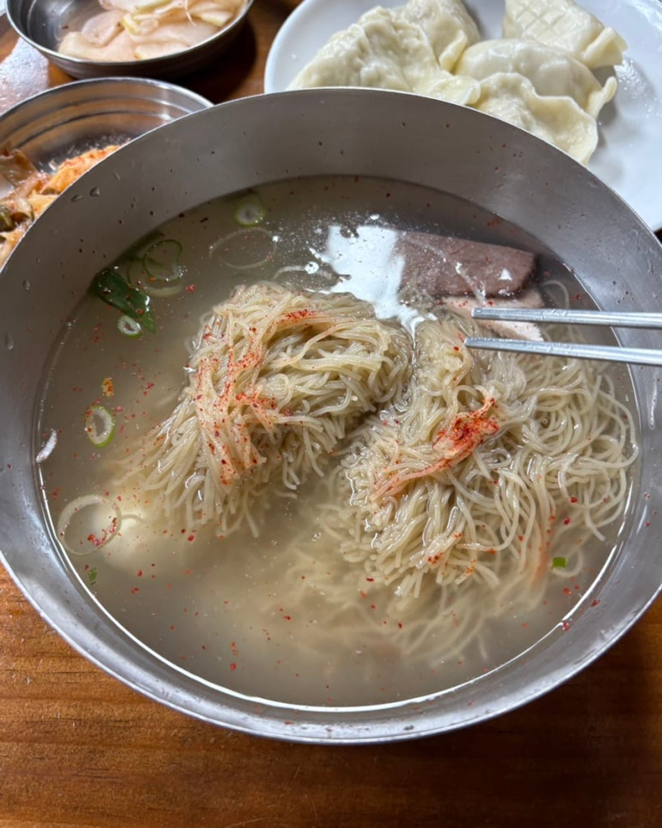 Reseña de la visita a PilDong Myuk (Noodle de Pyongyang) en Seúl, restaurante Michelin, un sábado