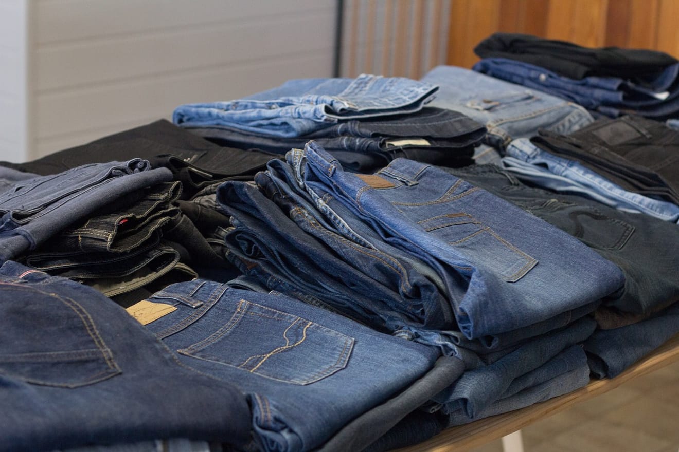 Por que minhas roupas estão destruindo o meio ambiente? O problema da fast fashion