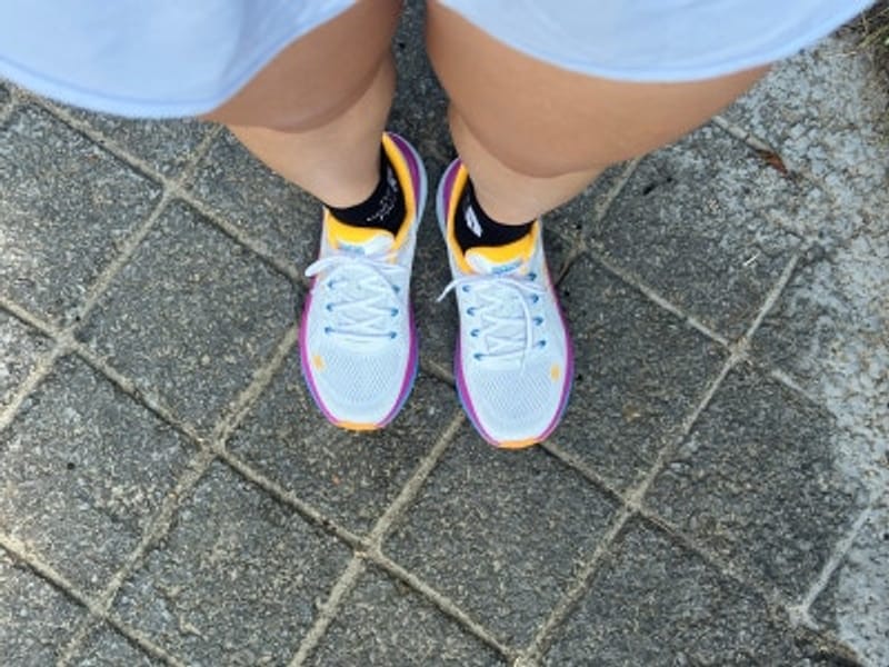 舒適跑步的最佳選擇：Skechers Max Cushioning Propulsion 慢跑鞋推薦