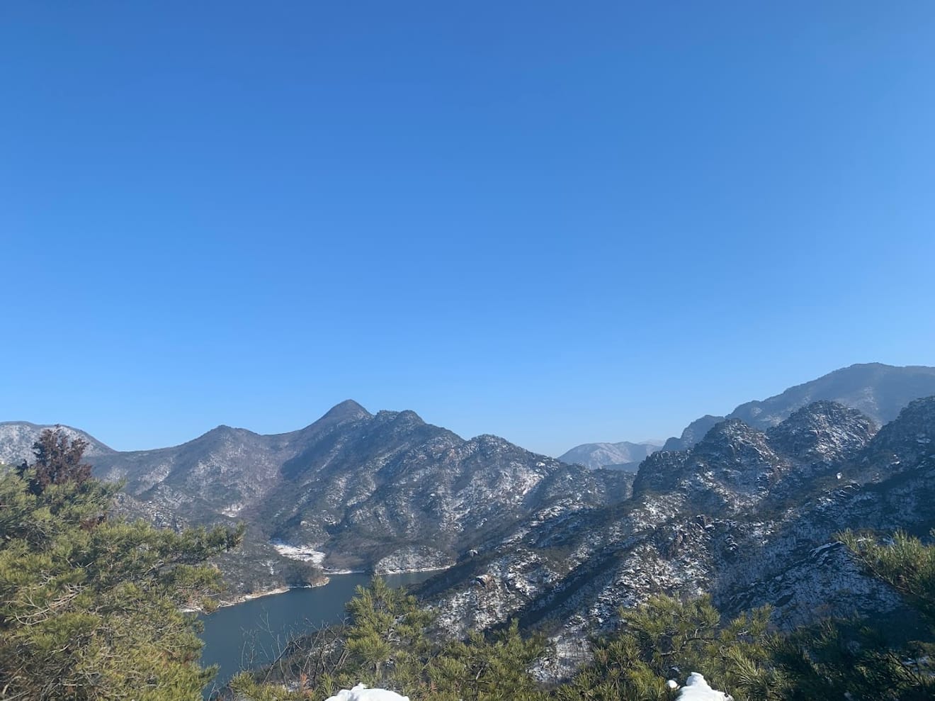 [Ulusal Park Pul Turu] 10. 월악산 (Walaksan) Yeni Başlayanlar İçin Kar Çiçeği Dağcılık Rotası Oksunbong'un Chungju Gölü Manzarası