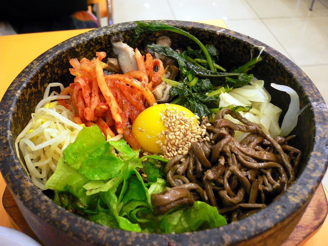 비빔밥은 어떻게 세계인의 입맛을 사로잡았을까? 그 비결을 파헤칩니다