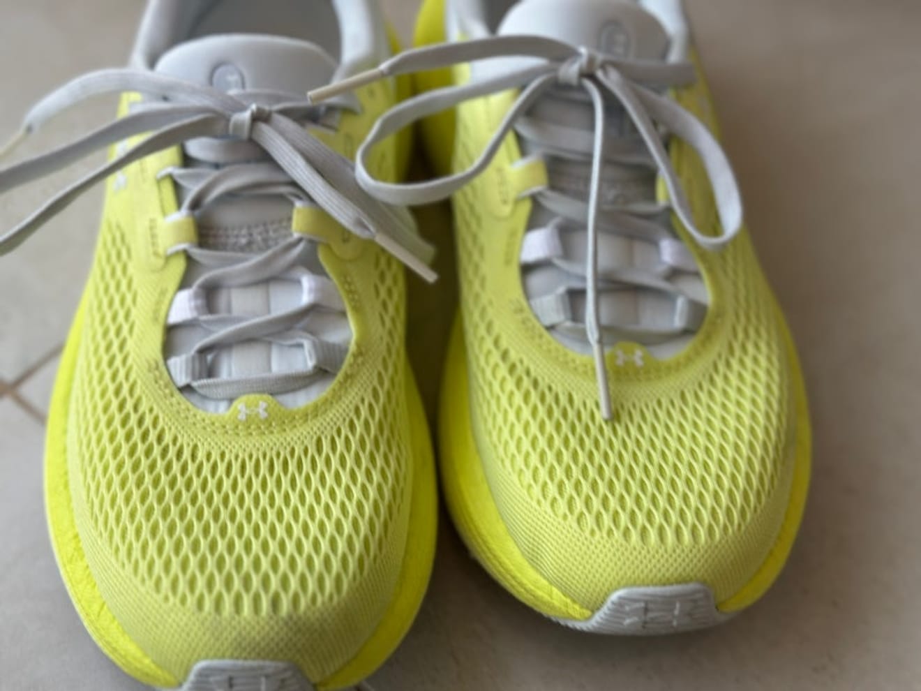 รองเท้าวิ่งเดลี่สำหรับสุภาพสตรีที่แนะนำ Under Armour Infinite Elite 2