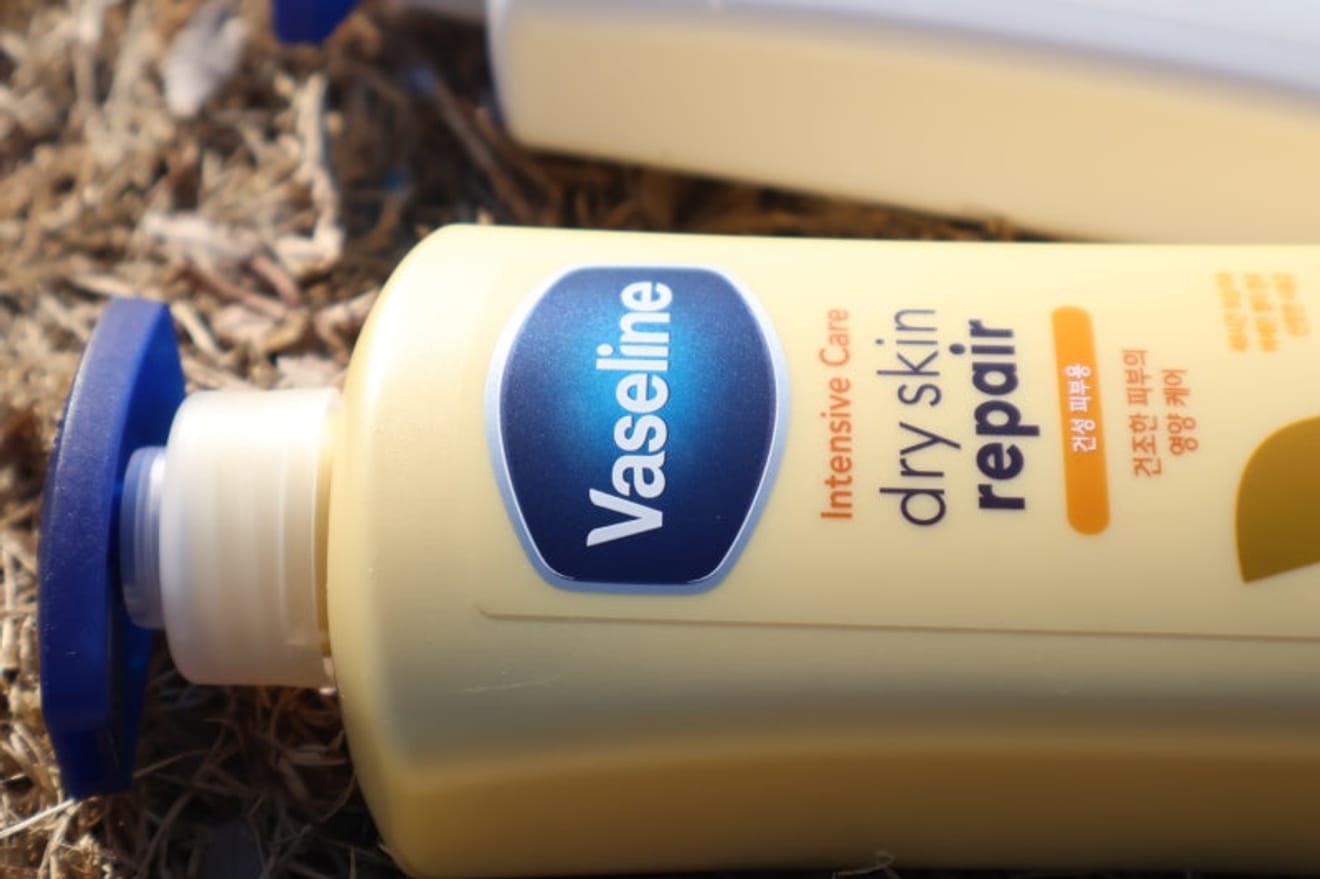 Loción corporal Vaseline Intensive Care recomendada después del ejercicio en Olive Young