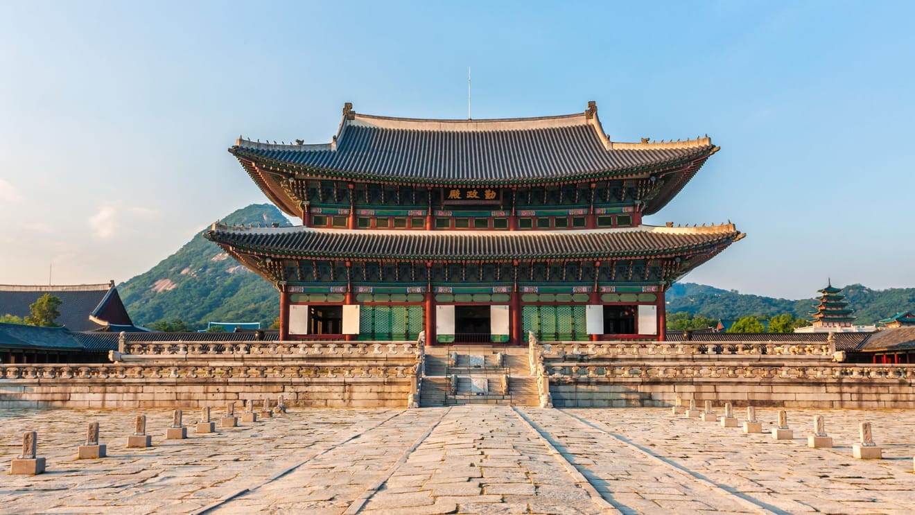Gyeongbokgung Hanbok Rental Experience: A Must-Do in Seoul