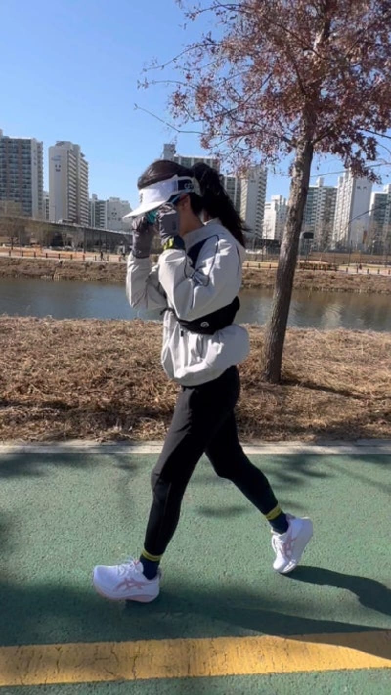 Review Sepatu Lari ASICS GEL-Nimbus 27 Setelah 20km: Rekomendasi Sepatu Olahraga untuk Wanita
