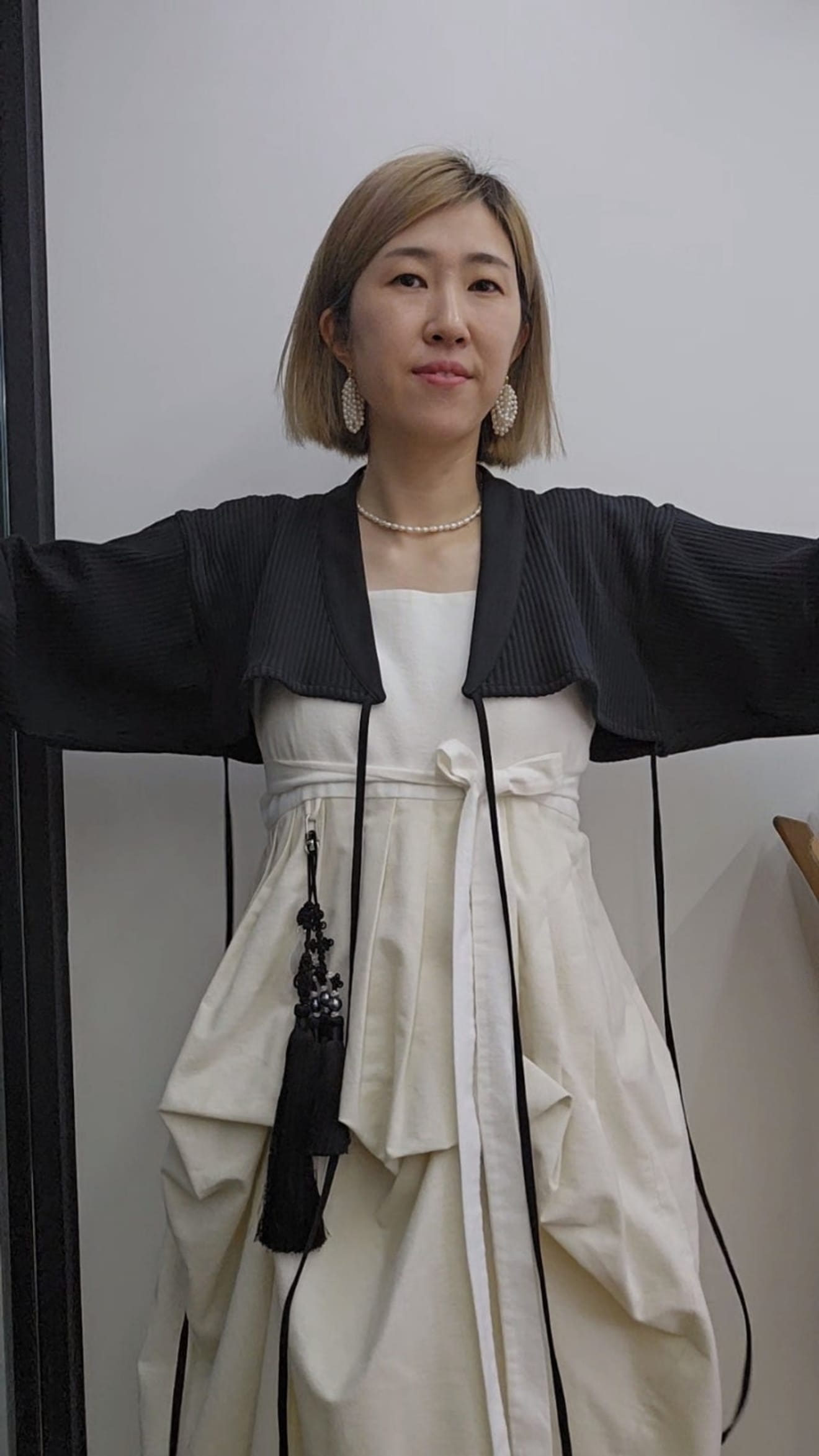 Wie wäre es mit moderner, alltagstauglicher Hanbok-Mode statt Prinzessinnen-Hanbok im Gyeongbokgung-Palast? _ Schwarzer & weißer Chic