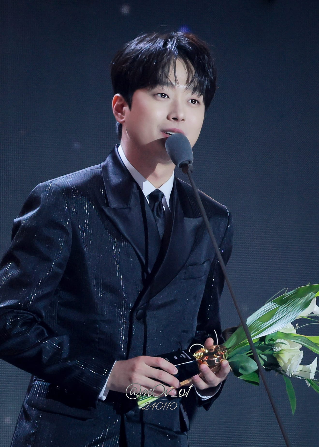 Cantante Lee Chan-won 1° album ufficiale "ONE" brano principale "Phongdeung"