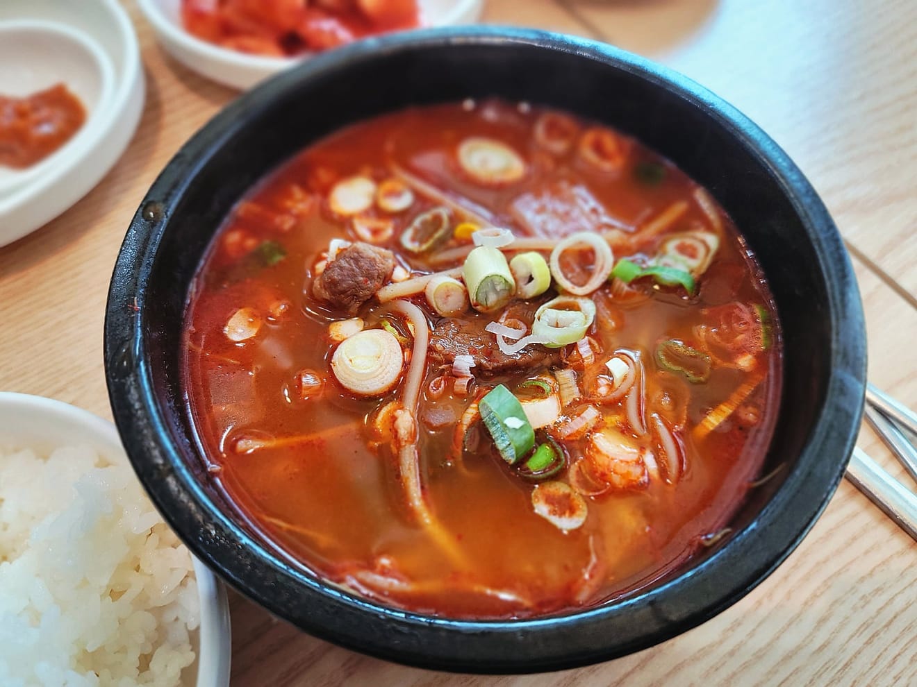 [Ulsan Restaurant] Rundvlees Soep (소고기 국밥) voor €6 in Gana Janchitnal Fusion Koreaans Buffet