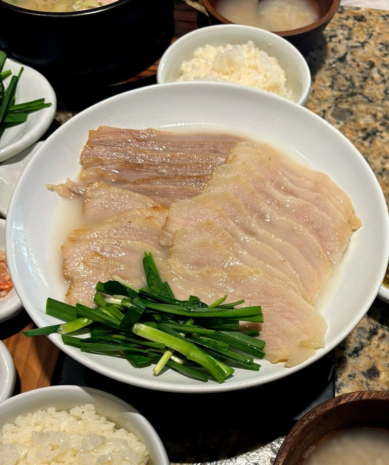 Anmok Seomyeon: ¡Guía Michelin de Busan! Sopa de cerdo