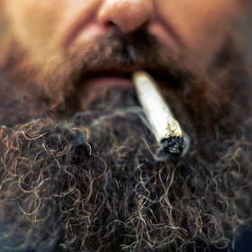 Az Egyesült Királyság dohányzás tilalmi törvényjavaslata elfogadása? 15 év alattiaknak tilos örökre cigarettát vásárolni