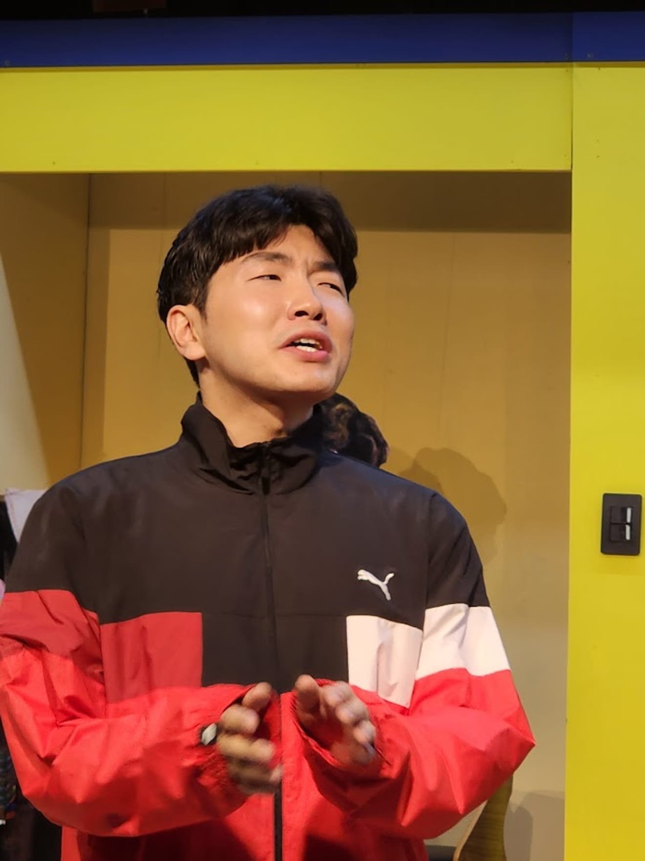 [Play Review] 'Falling in Love: D100', a Romantic Comedy in Daehakro Perfect for Couples' Dates
