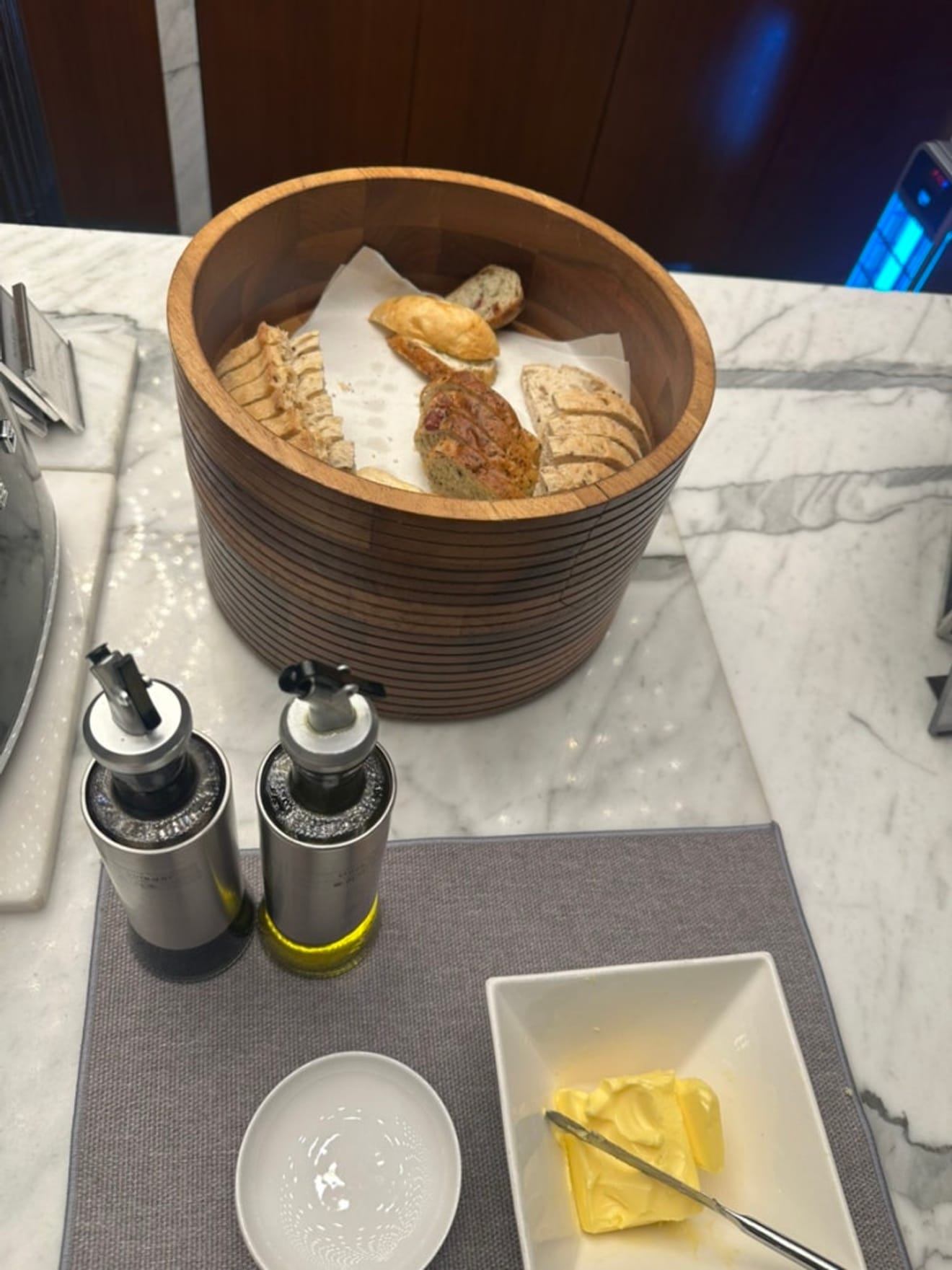 Paradise Hotel Busan: Lounge Happy Hour Review
