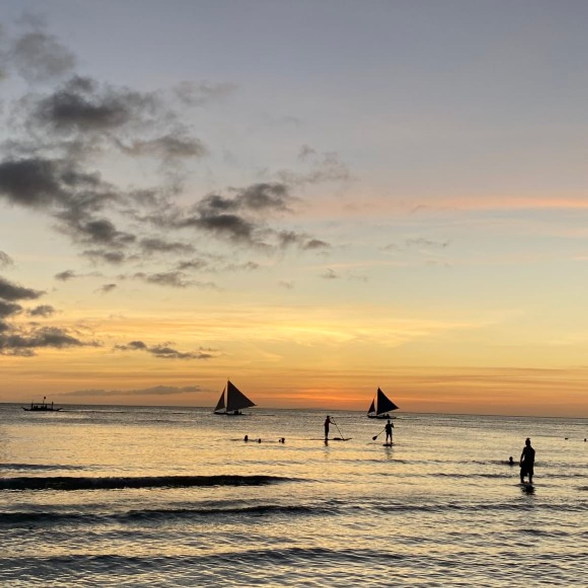 Voyage de 4 nuits et 6 jours à Boracay - Petit-déjeuner au Fairways Resort, City Mall, coucher de soleil sur White Beach, marché de D'Mall