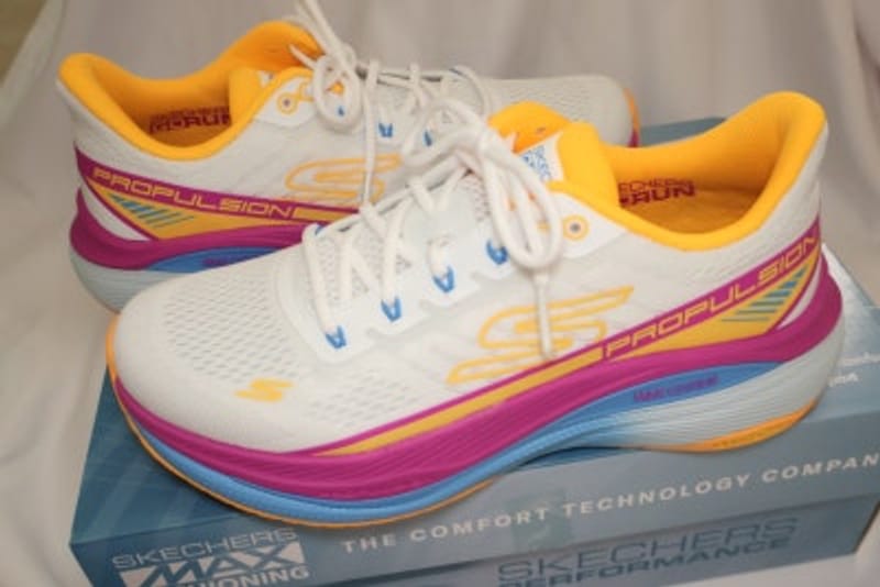 舒適跑步的最佳選擇：Skechers Max Cushioning Propulsion 慢跑鞋推薦