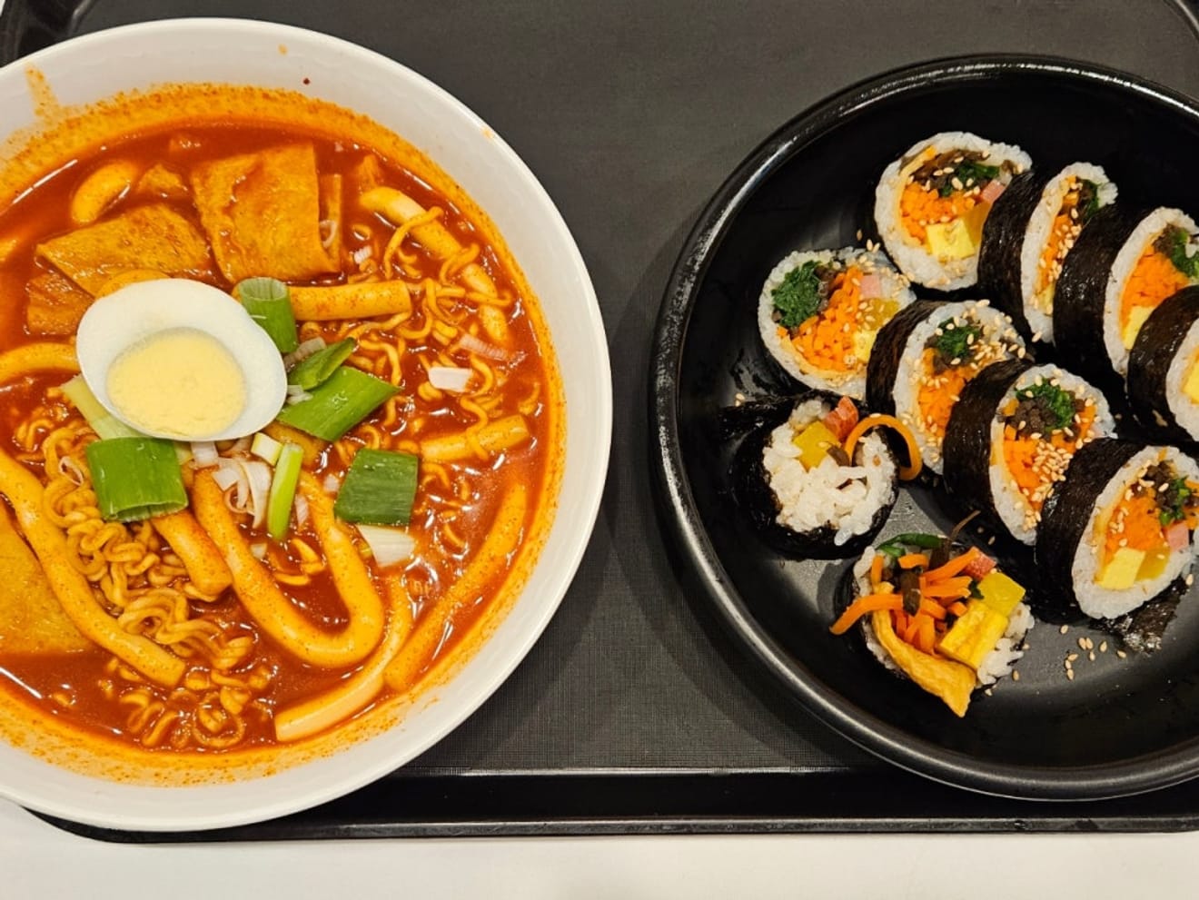 Erfahrungsbericht: Ssa Dakimbap (Kimbap, Tteokbokki, Donkatsu) in Seoul City Hall