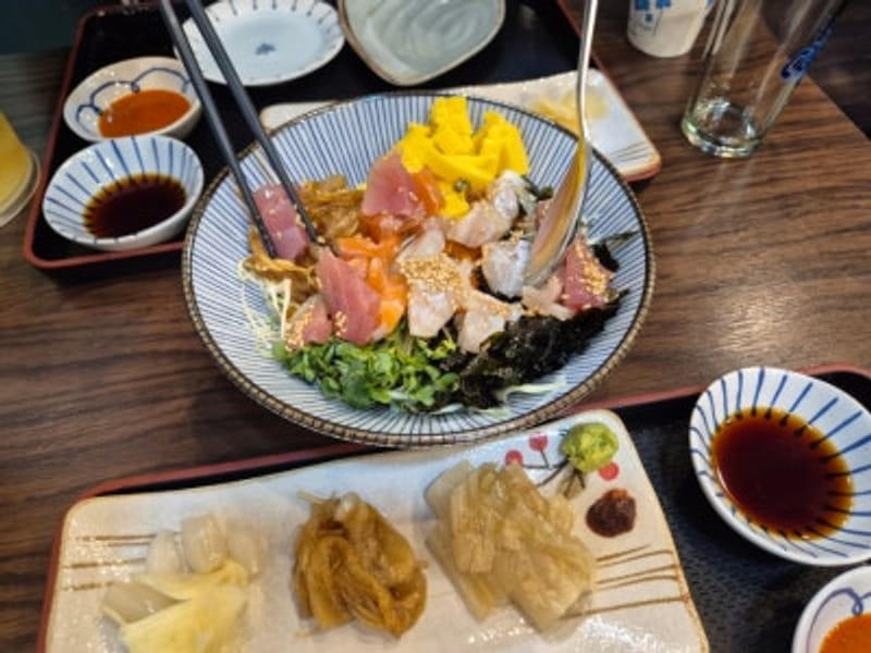 新림站居酒屋我們的壽司：新鮮美味的熟成魚生和壽司