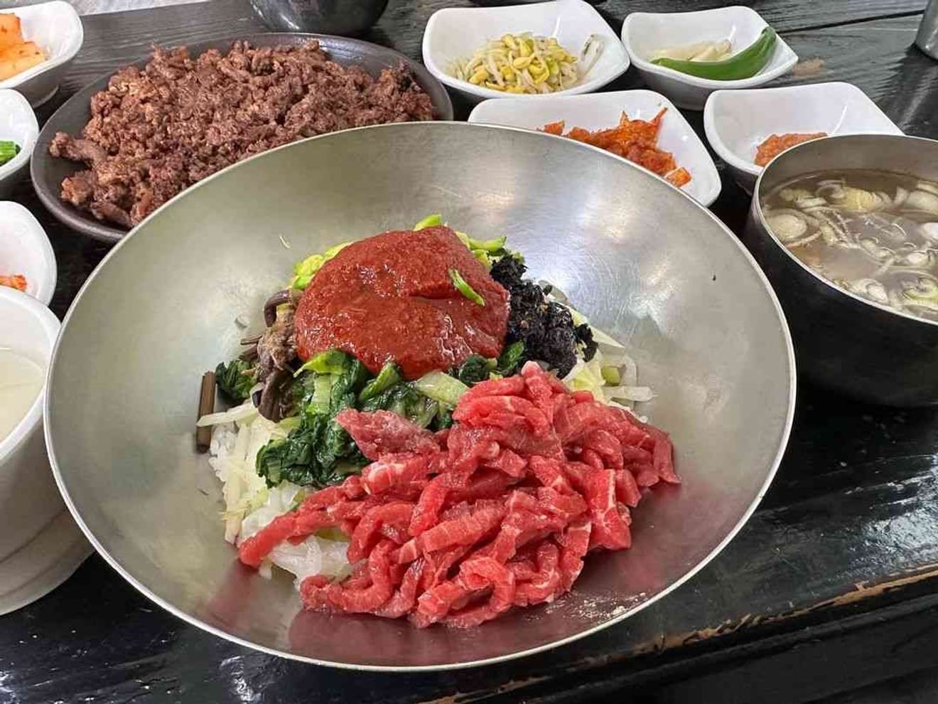 비빔밥은 어떻게 세계인의 입맛을 사로잡았을까? 그 비결을 파헤칩니다
