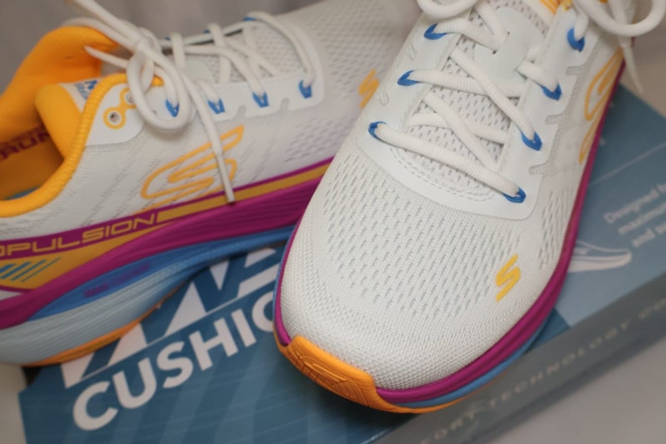 舒適跑步的最佳選擇：Skechers Max Cushioning Propulsion 慢跑鞋推薦