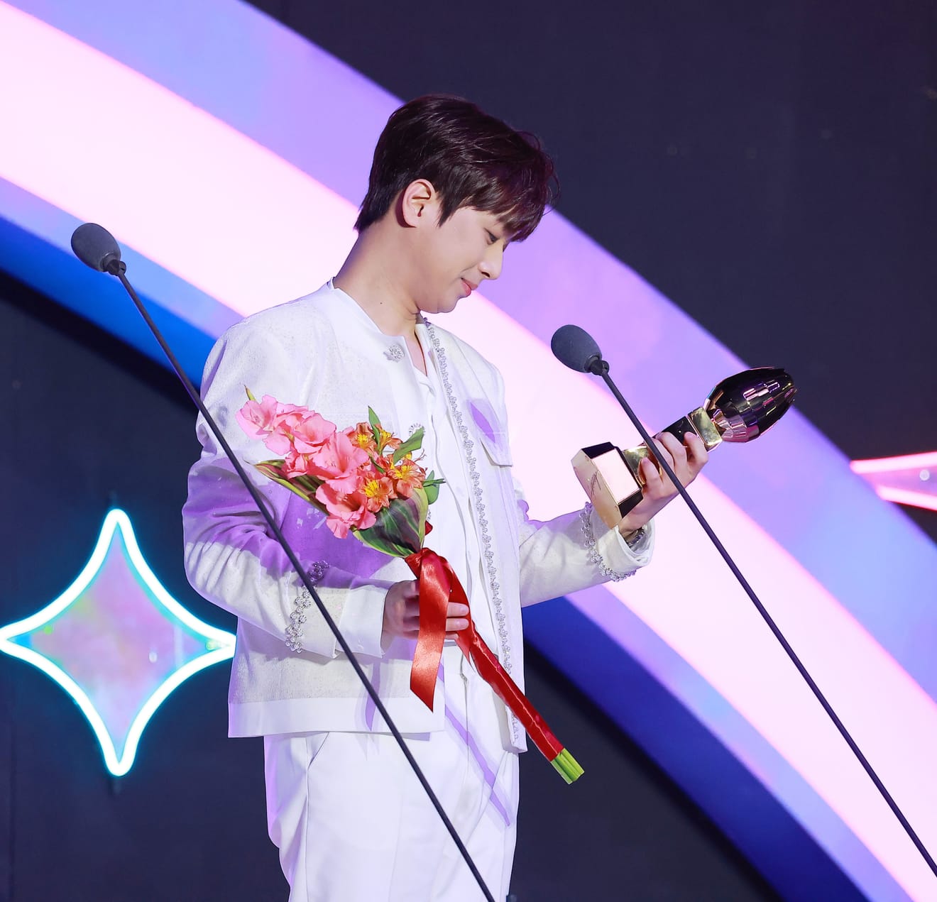 Lee Chan-won... 5 nagród na 2024 KGMA (Korea Grand Music Awards)