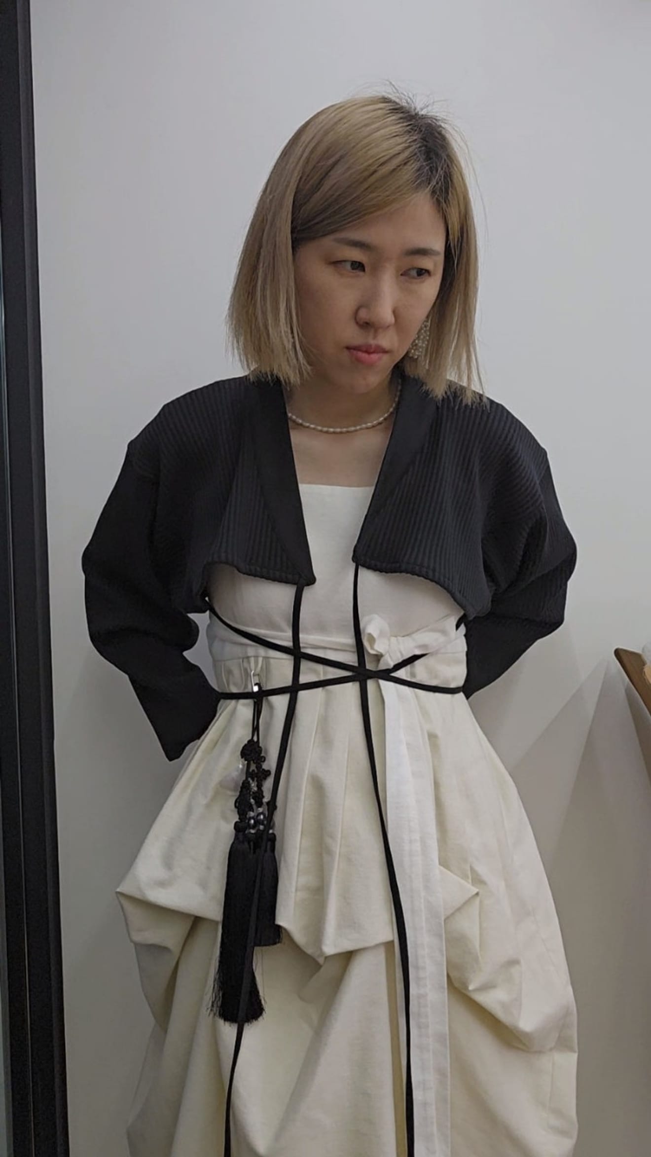 Wie wäre es mit moderner, alltagstauglicher Hanbok-Mode statt Prinzessinnen-Hanbok im Gyeongbokgung-Palast? _ Schwarzer & weißer Chic