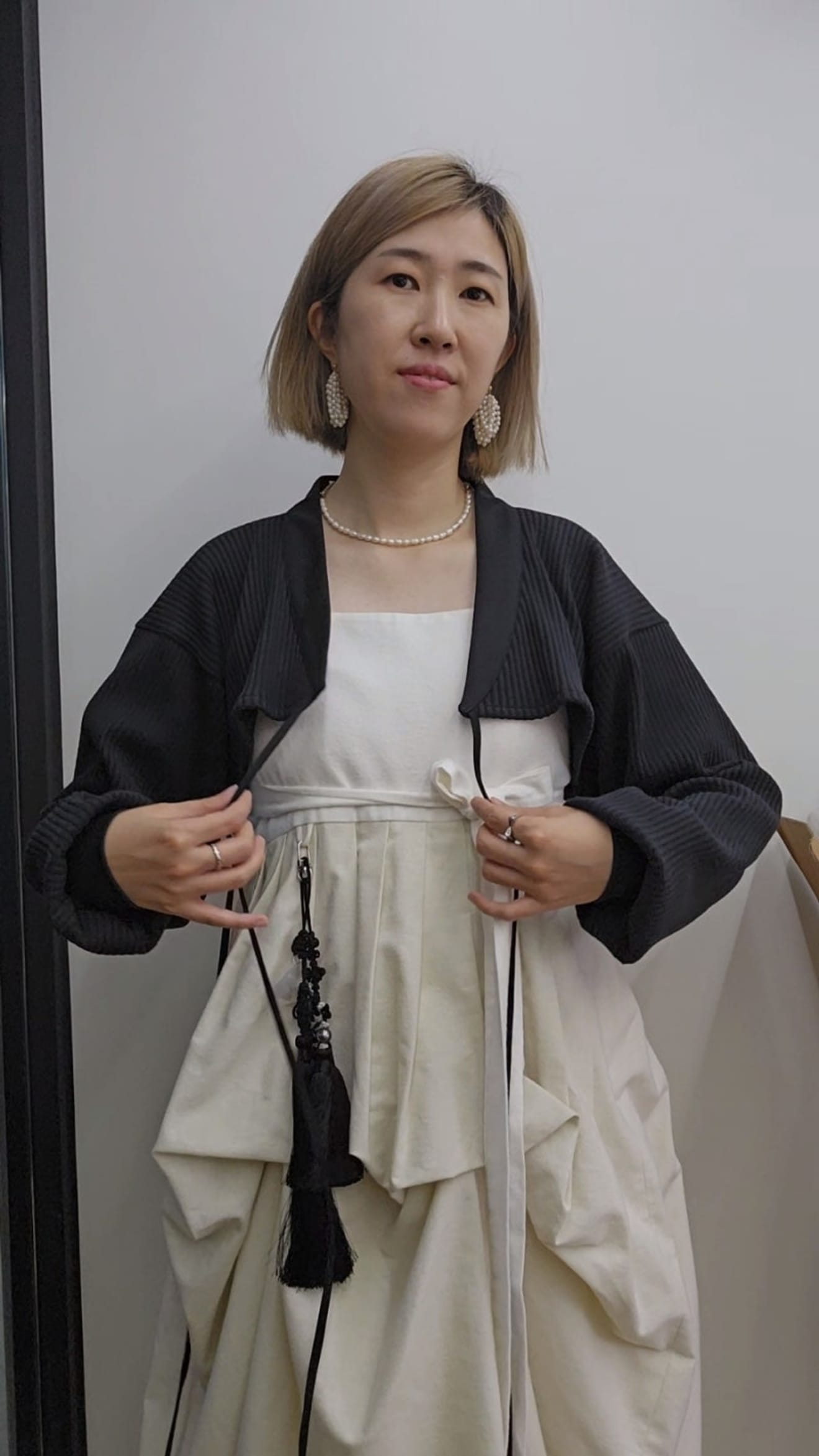 Wie wäre es mit moderner, alltagstauglicher Hanbok-Mode statt Prinzessinnen-Hanbok im Gyeongbokgung-Palast? _ Schwarzer & weißer Chic