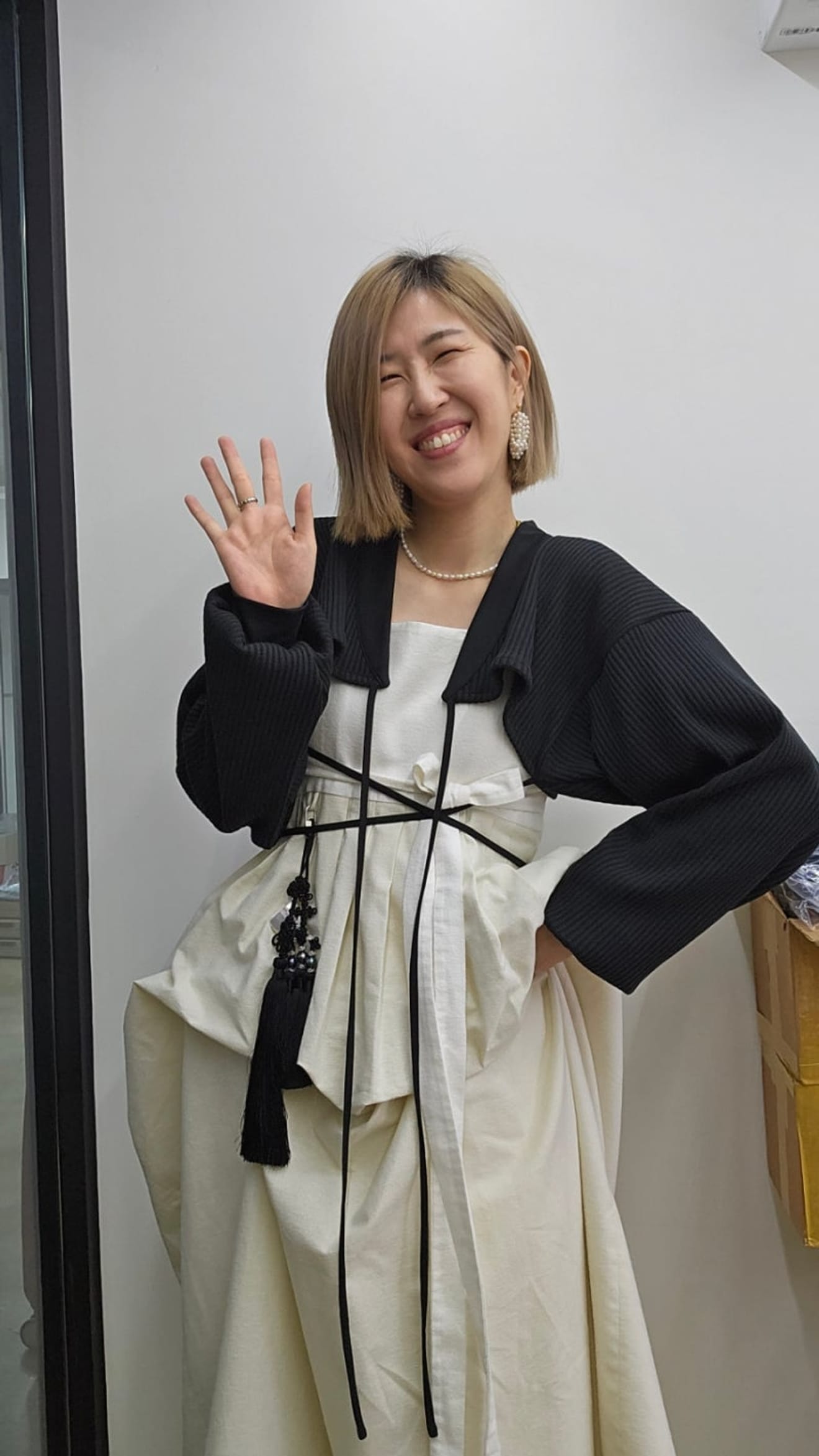 Wie wäre es mit moderner, alltagstauglicher Hanbok-Mode statt Prinzessinnen-Hanbok im Gyeongbokgung-Palast? _ Schwarzer & weißer Chic