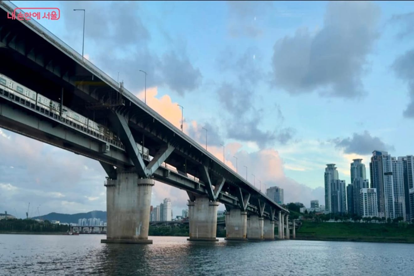 跟著「Kpop惡魔獵人」去旅行吧！8個背景地大整理