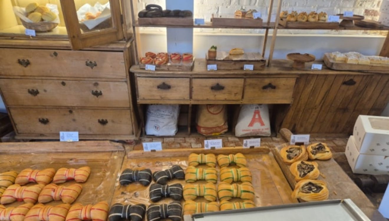 Apgujeong'da Kurdele Ekmekli Panier de Mmooni Rodeo Sokağı Cafe