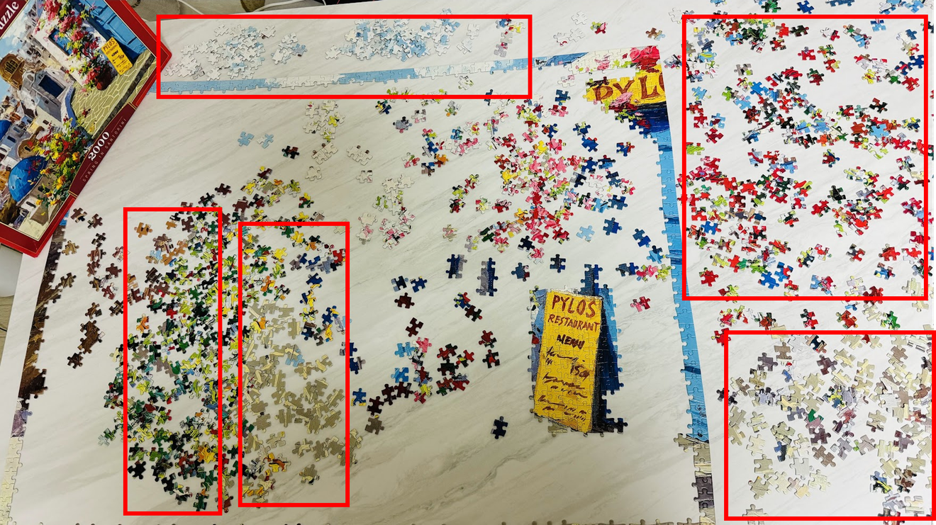 Ảnh chụp các mảnh puzzle được gom lại theo màu sắc