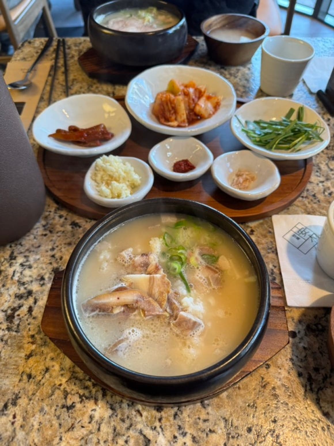 Anmok Seomyeon: ¡Guía Michelin de Busan! Sopa de cerdo