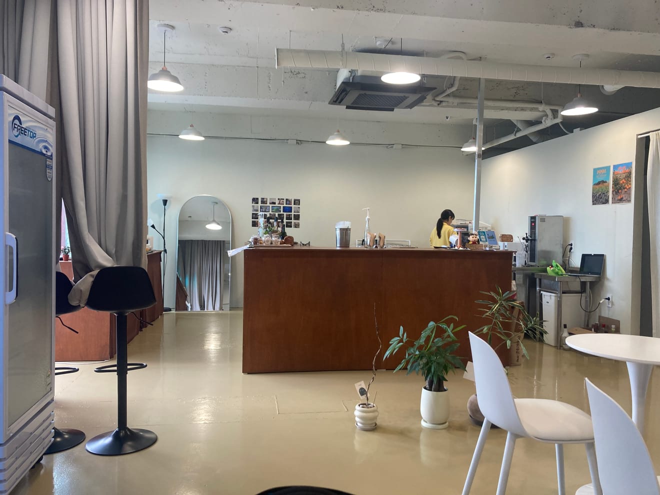 Backwaren-Highlight in Jeju-Stadt, Yeon-dong: Monatsbäckerei – Kaffee und Brot vom Feinsten