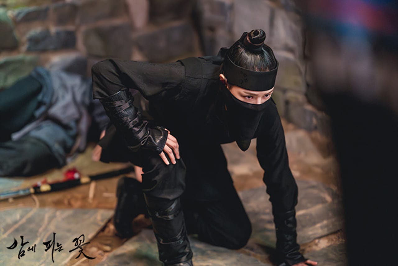 Tagsüber eine bescheidene Witwe, nachts Koreas Spider-Man? Die koreanische Dramaserie ‚Blüte in der Nacht‘